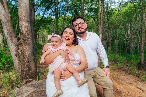 Ensaio fotográfico família, fotógrafo de família, ensaio família na natureza, ensaio fotográfico externo família, fotógrafo gv, fotógrafo em Governador Valadares MG, Shanti Amaral Fotografia.'