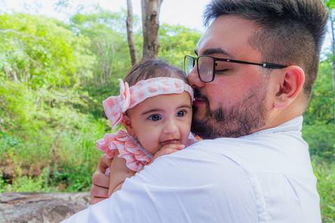 Ensaio fotográfico família, fotógrafo de família, ensaio família na natureza, ensaio fotográfico externo família, fotógrafo gv, fotógrafo em Governador Valadares MG, Shanti Amaral Fotografia.'