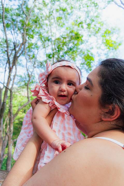 Ensaio fotográfico família, fotógrafo de família, ensaio família na natureza, ensaio fotográfico externo família, fotógrafo gv, fotógrafo em Governador Valadares MG, Shanti Amaral Fotografia.'