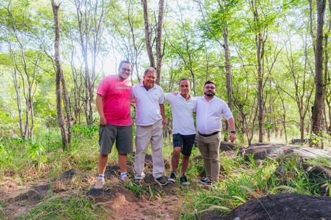 Ensaio fotográfico família, fotógrafo de família, ensaio família na natureza, ensaio fotográfico externo família, fotógrafo gv, fotógrafo em Governador Valadares MG, Shanti Amaral Fotografia.'