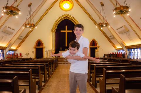 Fotógrafo na Paróquia Nossa Senhora Aparecida, fotografo de batizado católico, fotografo de batismo, batismo na igreja em gv, batismo católico em gv mg, cobertura fotográfica de eventos, foto de eventos, fotógrafo em gv, Shanti Amaral Fotografia.'