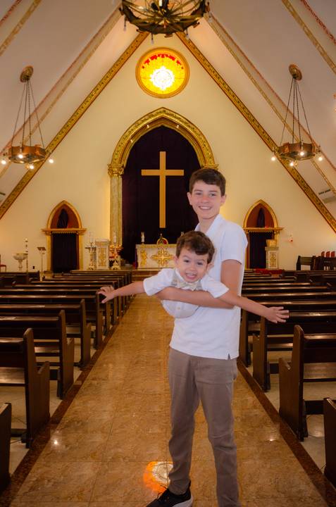Fotógrafo na Paróquia Nossa Senhora Aparecida, fotografo de batizado católico, fotografo de batismo, batismo na igreja em gv, batismo católico em gv mg, cobertura fotográfica de eventos, foto de eventos, fotógrafo em gv, Shanti Amaral Fotografia.'