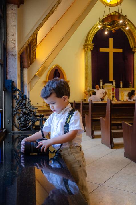 Fotógrafo na Paróquia Nossa Senhora Aparecida, fotografo de batizado católico, fotografo de batismo, batismo na igreja em gv, batismo católico em gv mg, cobertura fotográfica de eventos, foto de eventos, fotógrafo em gv, Shanti Amaral Fotografia.'