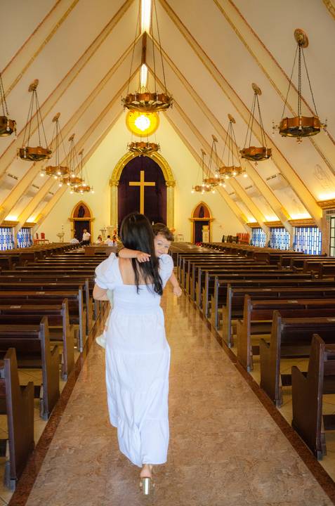 Fotógrafo na Paróquia Nossa Senhora Aparecida, fotografo de batizado católico, fotografo de batismo, batismo na igreja em gv, batismo católico em gv mg, cobertura fotográfica de eventos, foto de eventos, fotógrafo em gv, Shanti Amaral Fotografia.'