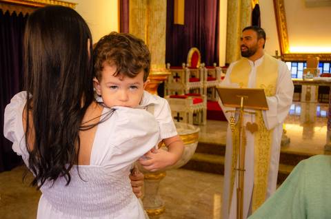 Fotógrafo na Paróquia Nossa Senhora Aparecida, fotografo de batizado católico, fotografo de batismo, batismo na igreja em gv, batismo católico em gv mg, cobertura fotográfica de eventos, foto de eventos, fotógrafo em gv, Shanti Amaral Fotografia.'