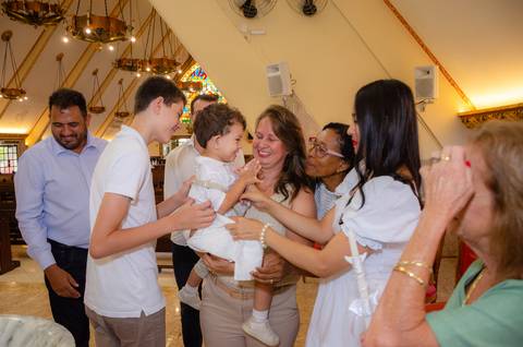 Fotógrafo na Paróquia Nossa Senhora Aparecida, fotografo de batizado católico, fotografo de batismo, batismo na igreja em gv, batismo católico em gv mg, cobertura fotográfica de eventos, foto de eventos, fotógrafo em gv, Shanti Amaral Fotografia.'