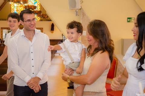 Fotógrafo na Paróquia Nossa Senhora Aparecida, fotografo de batizado católico, fotografo de batismo, batismo na igreja em gv, batismo católico em gv mg, cobertura fotográfica de eventos, foto de eventos, fotógrafo em gv, Shanti Amaral Fotografia.'