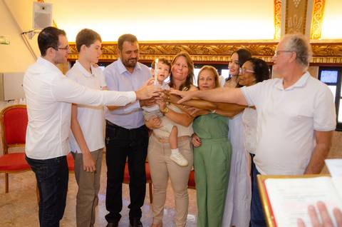 Fotógrafo na Paróquia Nossa Senhora Aparecida, fotografo de batizado católico, fotografo de batismo, batismo na igreja em gv, batismo católico em gv mg, cobertura fotográfica de eventos, foto de eventos, fotógrafo em gv, Shanti Amaral Fotografia.'