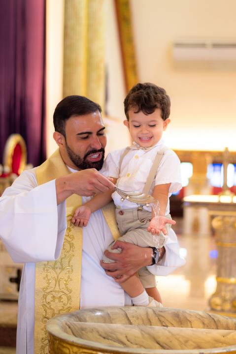 Fotógrafo na Paróquia Nossa Senhora Aparecida, fotografo de batizado católico, fotografo de batismo, batismo na igreja em gv, batismo católico em gv mg, cobertura fotográfica de eventos, foto de eventos, fotógrafo em gv, Shanti Amaral Fotografia.'
