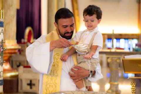 Fotógrafo na Paróquia Nossa Senhora Aparecida, fotografo de batizado católico, fotografo de batismo, batismo na igreja em gv, batismo católico em gv mg, cobertura fotográfica de eventos, foto de eventos, fotógrafo em gv, Shanti Amaral Fotografia.'