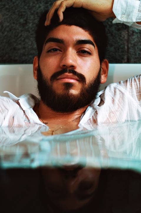 Ensaio masculino interno em São Mateus, ensaio masculino urbano, ilha de guriri es, ensaio praiano, fotógrafo ilha de guriri es, fotógrafo em São Mateus ES, Shanti Amaral Fotografia.'