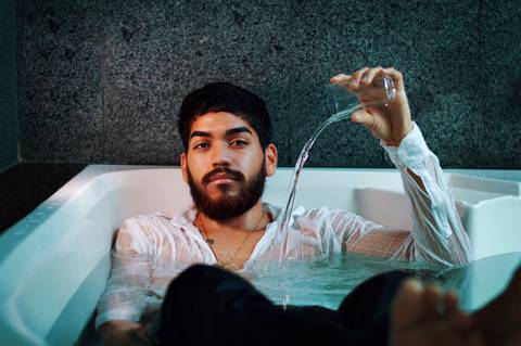 Ensaio masculino interno em São Mateus, ensaio masculino urbano, ilha de guriri es, ensaio praiano, fotógrafo ilha de guriri es, fotógrafo em São Mateus ES, Shanti Amaral Fotografia.'