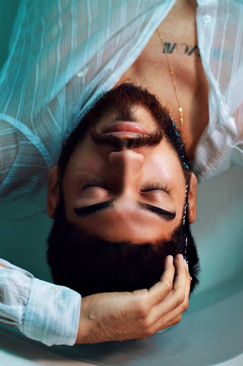 Ensaio masculino interno em São Mateus, ensaio masculino urbano, ilha de guriri es, ensaio praiano, fotógrafo ilha de guriri es, fotógrafo em São Mateus ES, Shanti Amaral Fotografia.'