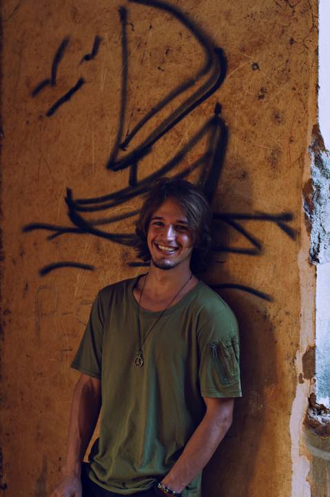 Ensaio fotográfico masculino, ensaio urbano masculino em gv, ensaio lugar abandonado, fotógrafo em gv, fotógrafo em Governador Valadares MG, Shanti Amaral Fotografia '