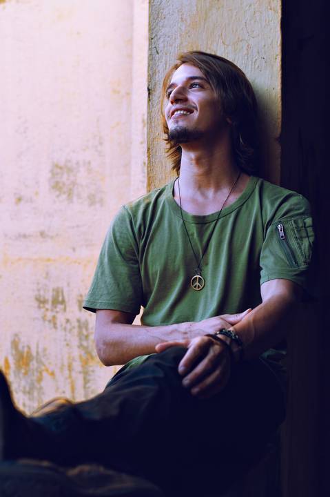 Ensaio fotográfico masculino, ensaio urbano masculino em gv, ensaio lugar abandonado, fotógrafo em gv, fotógrafo em Governador Valadares MG, Shanti Amaral Fotografia '