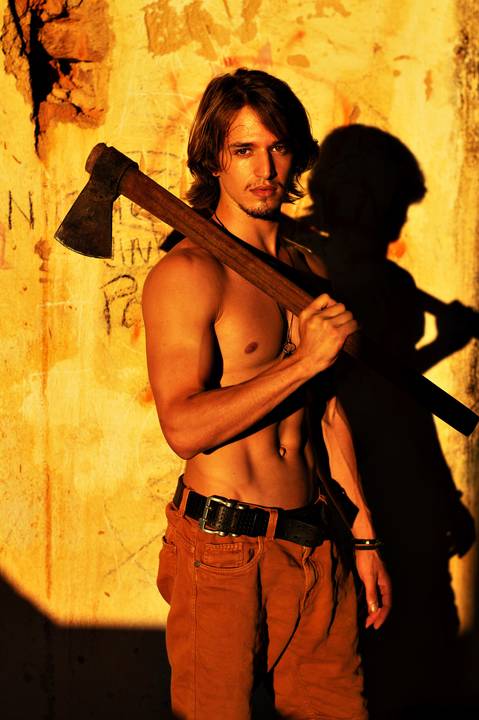 Ensaio fotográfico masculino, ensaio urbano masculino em gv, ensaio lugar abandonado, fotógrafo em gv, fotógrafo em Governador Valadares MG, Shanti Amaral Fotografia '