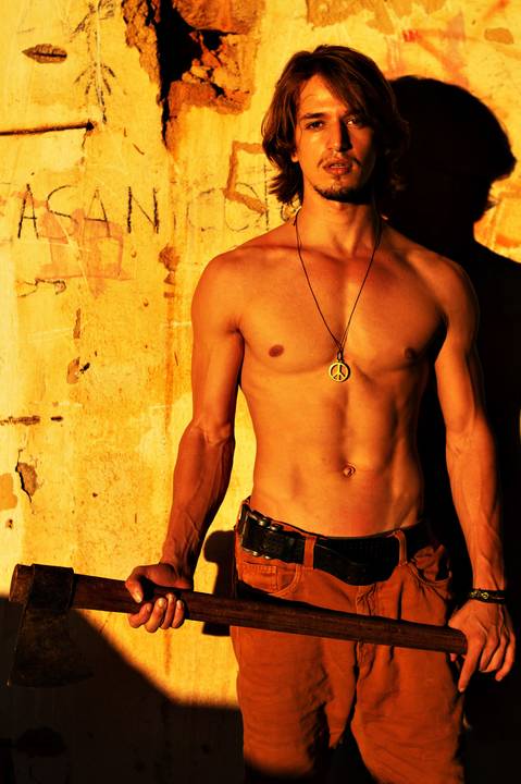 Ensaio fotográfico masculino, ensaio urbano masculino em gv, ensaio lugar abandonado, fotógrafo em gv, fotógrafo em Governador Valadares MG, Shanti Amaral Fotografia '