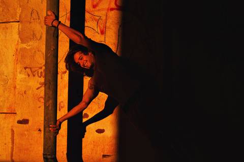 Ensaio fotográfico masculino, ensaio urbano masculino em gv, ensaio lugar abandonado, fotógrafo em gv, fotógrafo em Governador Valadares MG, Shanti Amaral Fotografia '