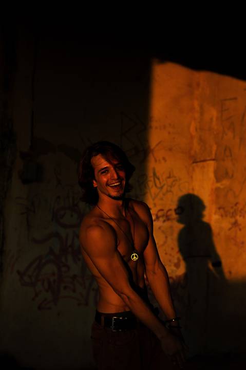 Ensaio fotográfico masculino, ensaio urbano masculino em gv, ensaio lugar abandonado, fotógrafo em gv, fotógrafo em Governador Valadares MG, Shanti Amaral Fotografia '