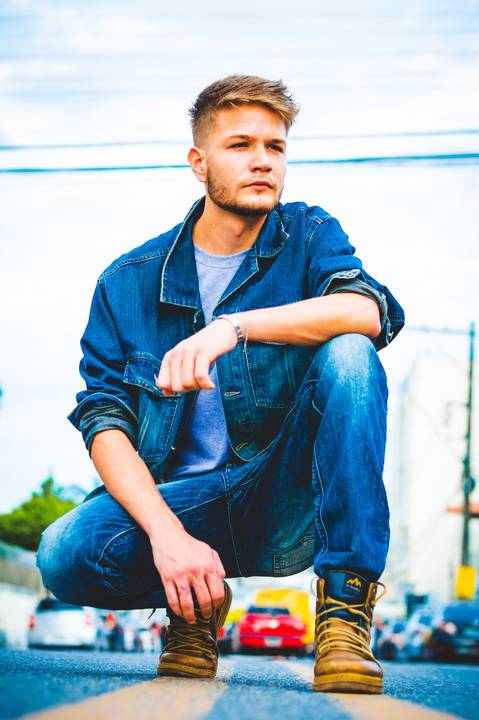 Ensaio urbano masculino Léo Tressmann Agência Cricaré'