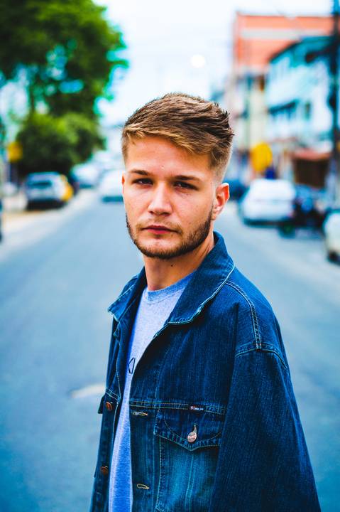 Ensaio urbano masculino Léo Tressmann Agência Cricaré'