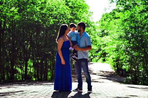 Ensaio fotográfico família, fotógrafo de família, ensaio família na natureza, ensaio fotográfico externo família, fotógrafo gv, fotógrafo em Governador Valadares MG, Shanti Amaral Fotografia.'