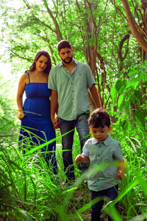 Ensaio fotográfico família, fotógrafo de família, ensaio família na natureza, ensaio fotográfico externo família, fotógrafo gv, fotógrafo em Governador Valadares MG, Shanti Amaral Fotografia.'