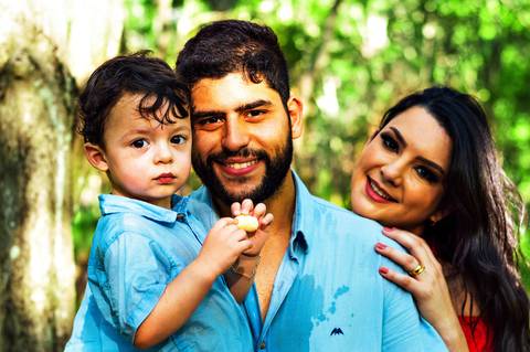 Ensaio fotográfico família, fotógrafo de família, ensaio família na natureza, ensaio fotográfico externo família, fotógrafo gv, fotógrafo em Governador Valadares MG, Shanti Amaral Fotografia.'