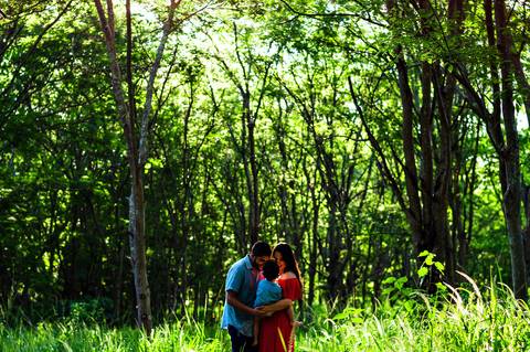 Ensaio fotográfico família, fotógrafo de família, ensaio família na natureza, ensaio fotográfico externo família, fotógrafo gv, fotógrafo em Governador Valadares MG, Shanti Amaral Fotografia.'
