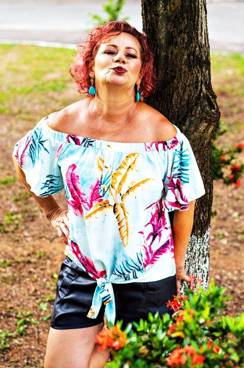 Ensaio feminino idade feliz externo praça, Agência Cricaré, Governador Valadares (MG).'