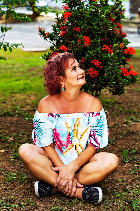 Ensaio feminino idade feliz externo praça, Agência Cricaré, Governador Valadares (MG).'