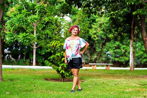 Ensaio feminino idade feliz externo praça, Agência Cricaré, Governador Valadares (MG).'