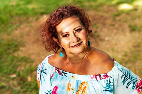 Ensaio feminino idade feliz externo praça, Agência Cricaré, Governador Valadares (MG).'