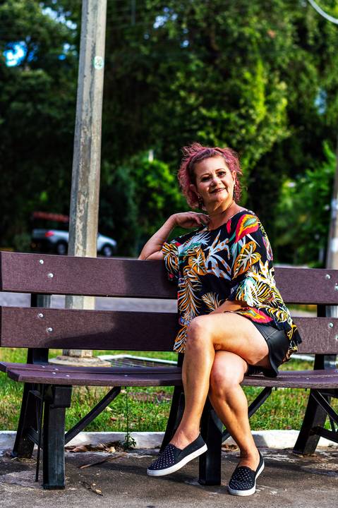 Ensaio feminino idade feliz externo praça, Agência Cricaré, Governador Valadares (MG).'