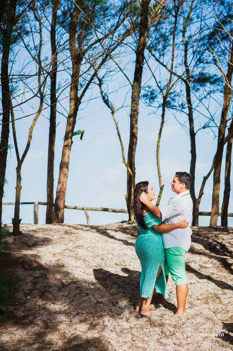 Ensaio pré casamento na praia, bosque, mar, Agência Cricaré, Guriri (ES).'