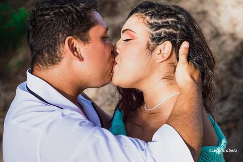 Ensaio pré casamento na praia, bosque, mar, Agência Cricaré, Guriri (ES).'