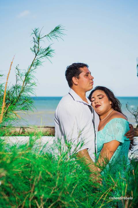 Ensaio pré casamento na praia, bosque, mar, Agência Cricaré, Guriri (ES).'