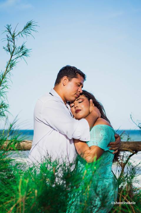 Ensaio pré casamento na praia, bosque, mar, Agência Cricaré, Guriri (ES).'