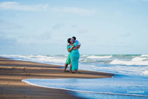 Ensaio pré casamento na praia, bosque, mar, Agência Cricaré, Guriri (ES).'