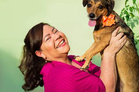 Ensaio fotográfico Família Bahia, em casa, feminino, com cachorro, com pet, São Mateus ES, Agência Cricaré, Shanti Rabelo'