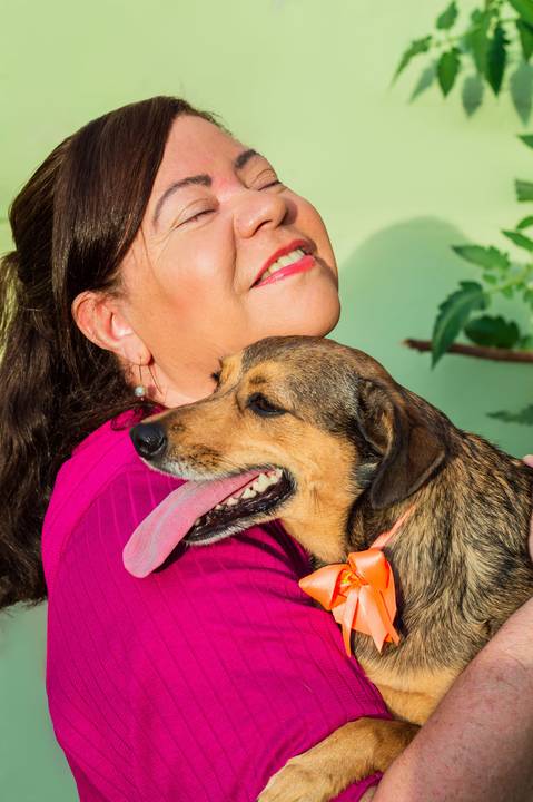 Ensaio fotográfico Família Bahia, em casa, feminino, com cachorro, com pet, São Mateus ES, Agência Cricaré, Shanti Rabelo'