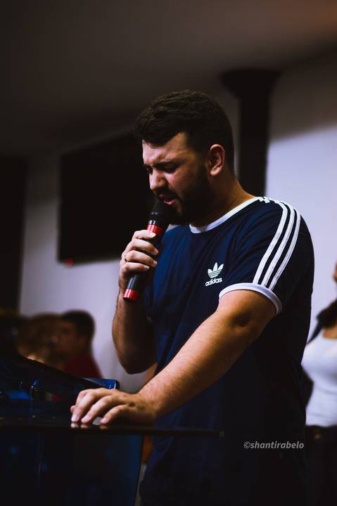 Fotografia de eventos em Governador Valadares, cobertura fotográfica de eventos, fotógrafo em gv, Agência Cricaré, Shanti Rabelo, fotografia em cultos, fotos de congressos, foto de conferências, foto cristão mineiro, foto de músico, foto de pregador.'