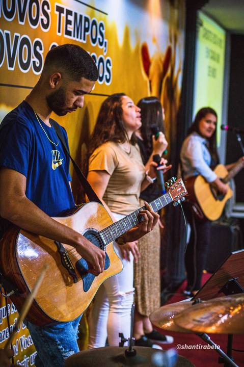 Fotografia de eventos em Governador Valadares, cobertura fotográfica de eventos, fotógrafo em gv, Agência Cricaré, Shanti Rabelo, fotografia em cultos, fotos de congressos, foto de conferências, foto cristão mineiro, foto de músico, foto de pregador.'