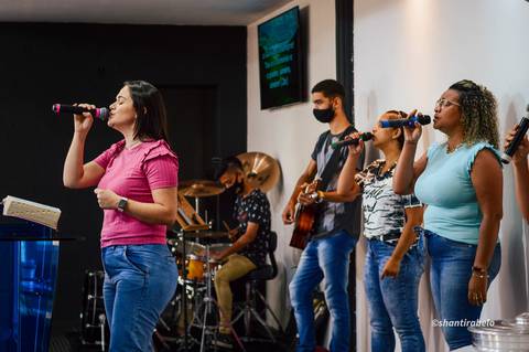 Fotografia de eventos em Governador Valadares, cobertura fotográfica de eventos, fotógrafo em gv, Agência Cricaré, Shanti Rabelo, fotografia em cultos, fotos de congressos, foto de conferências, foto cristão mineiro, foto de músico, foto de pregador.'