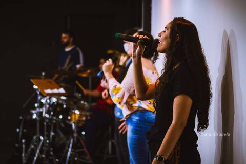 Fotografia de eventos em Governador Valadares, cobertura fotográfica de eventos, fotógrafo em gv, Agência Cricaré, Shanti Rabelo, fotografia em cultos, fotos de congressos, foto de conferências, foto cristão mineiro, foto de músico, foto de pregador.'