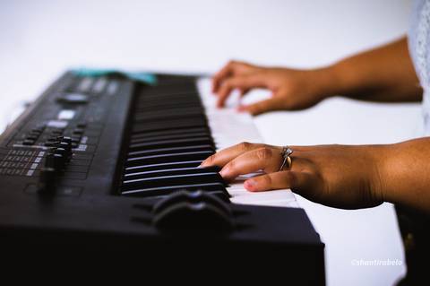 Fotografia de eventos em Governador Valadares, cobertura fotográfica de eventos, fotógrafo em gv, Agência Cricaré, Shanti Rabelo, fotografia em cultos, fotos de congressos, foto de conferências, foto cristão mineiro, foto de músico, foto de pregador.'