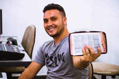 Fotografia de eventos em Governador Valadares, cobertura fotográfica de eventos, fotógrafo em gv, Agência Cricaré, Shanti Rabelo, fotografia em cultos, fotos de congressos, foto de conferências, foto cristão mineiro, foto de músico, foto de pregador.'