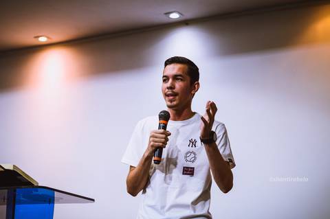 Fotografia de eventos em Governador Valadares, cobertura fotográfica de eventos, fotógrafo em gv, Agência Cricaré, Shanti Rabelo, fotografia em cultos, fotos de congressos, foto de conferências, foto cristão mineiro, foto de músico, foto de pregador.'