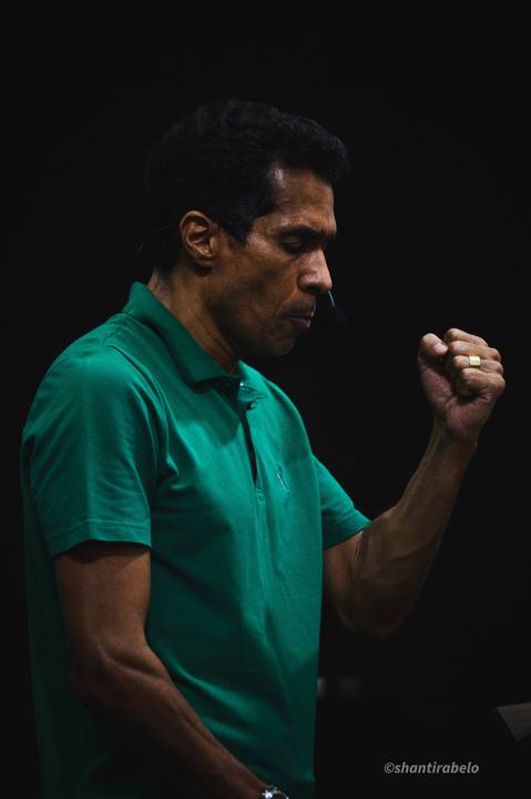 Fotografia de eventos em Governador Valadares, cobertura fotográfica de eventos, fotógrafo em gv, Agência Cricaré, Shanti Rabelo, fotografia em cultos, fotos de congressos, foto de conferências, foto cristão mineiro, foto de músico, foto de pregador.'