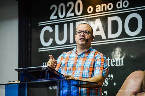 Fotografia de eventos em Governador Valadares, cobertura fotográfica de eventos, fotógrafo em gv, Agência Cricaré, Shanti Rabelo, fotografia em cultos, fotos de congressos, foto de conferências, foto cristão mineiro, foto de músico, foto de pregador.'